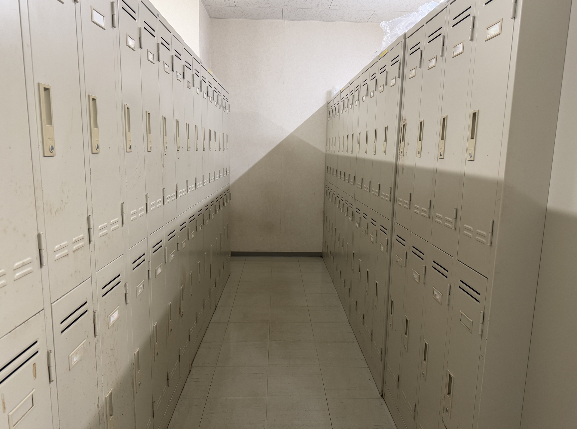 Read more about the article Japan Dance Studio Etiquette③ Changing Rooms in Japanese Dance Studios— A Practical Guide for Travelers Taking Their First Lesson