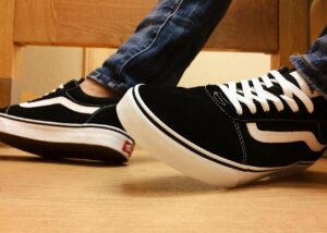 Read more about the article Japan Dance Studio Etiquette① Do You Need to Change Your Shoes? — A Must-Know Guide for Visitors